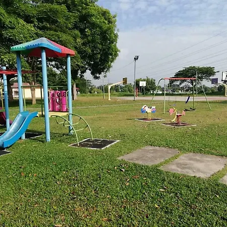 Faeyz Homestay Pertam Jaya Malacca Exterior photo