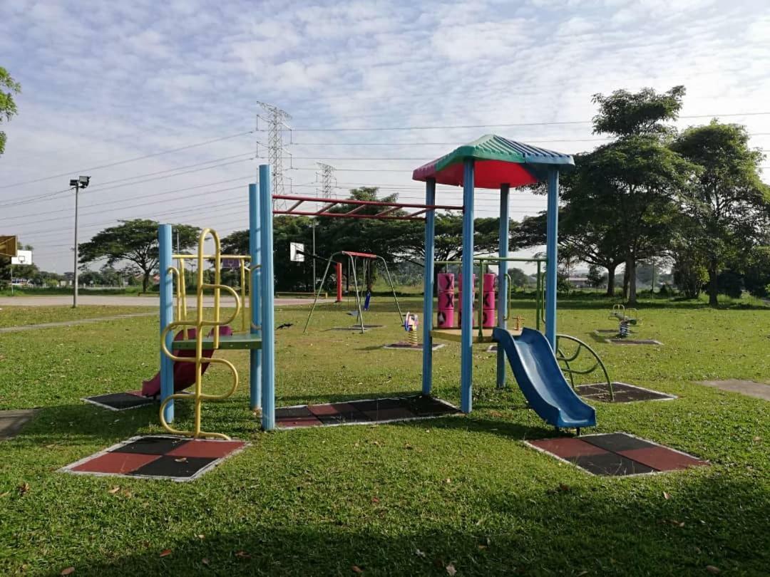 Faeyz Pertam Jaya *
